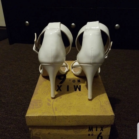 DSW Mix No.6 Lole Heels - Picture 3 of 7